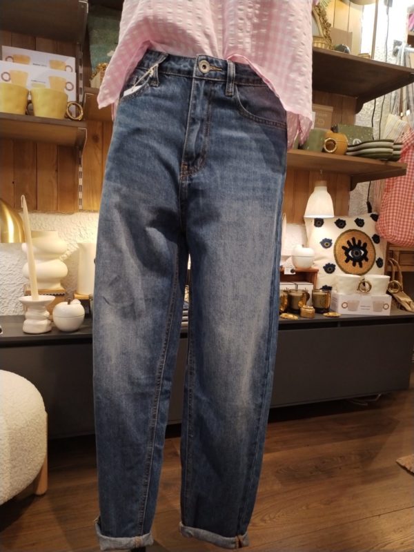 JEAN MOM