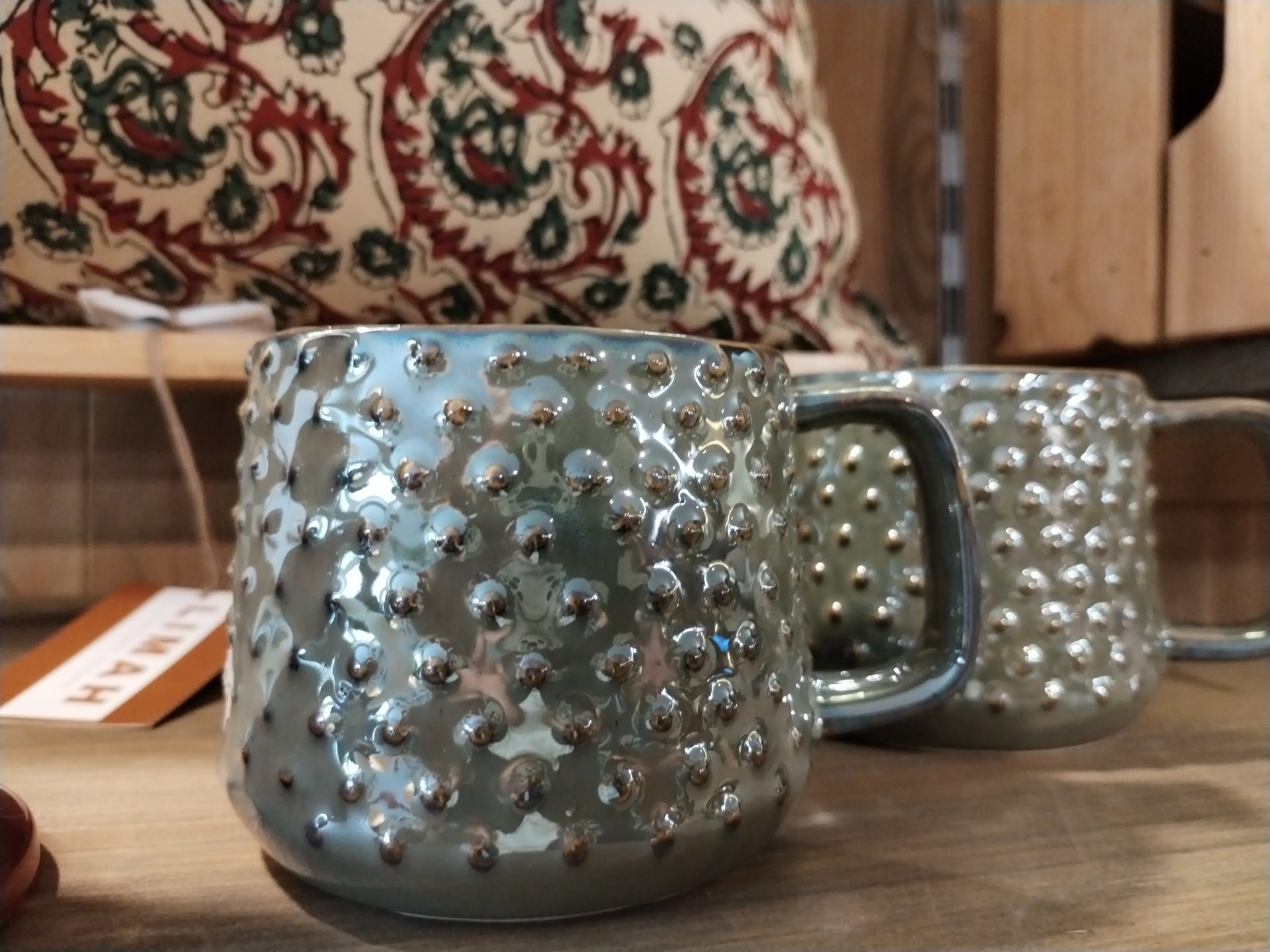 TASSE EN GRES A POIS 1